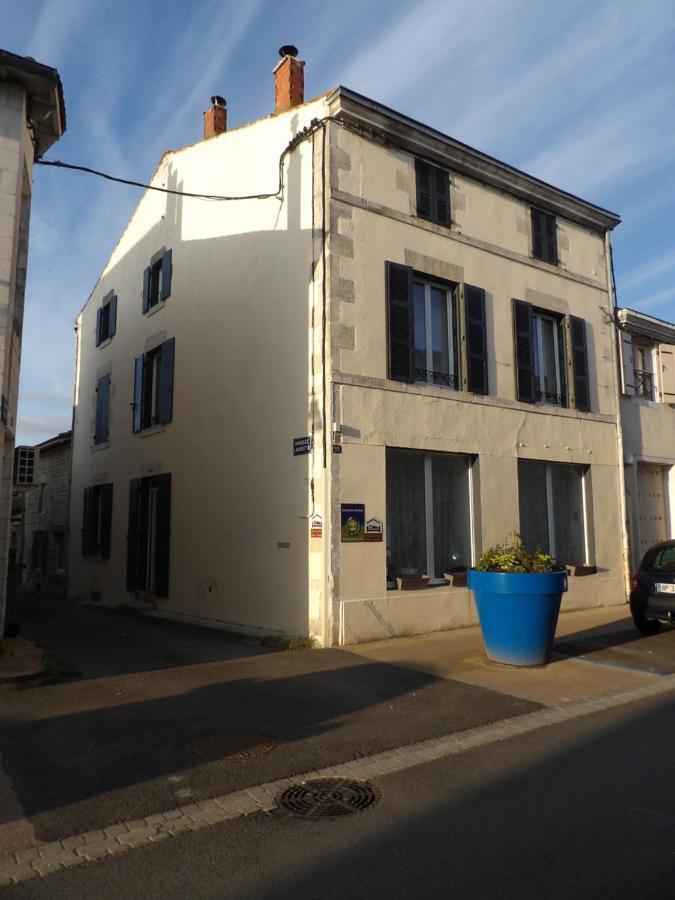 Chez Lorette Mauze-sur-le-Mignon Luaran gambar