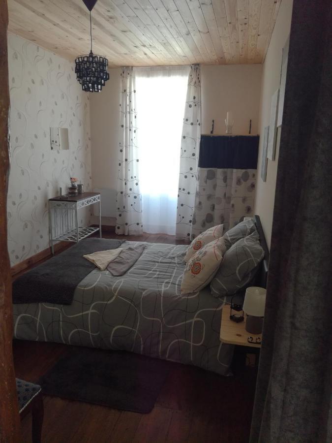 Chez Lorette Mauze-sur-le-Mignon Luaran gambar