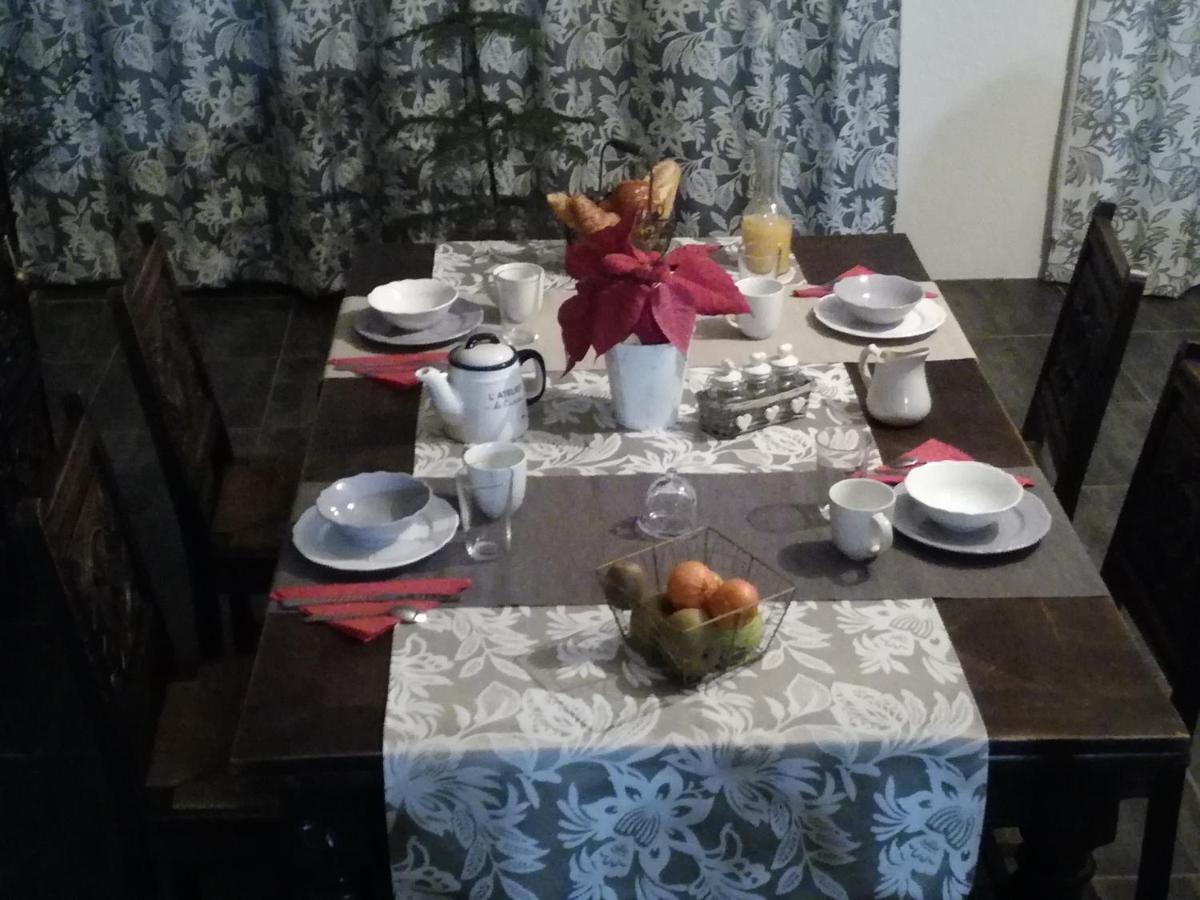 Chez Lorette Mauze-sur-le-Mignon Luaran gambar