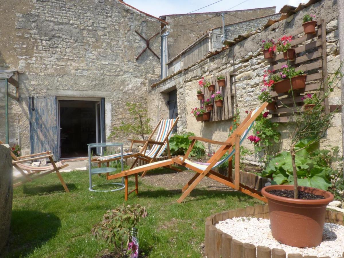 Chez Lorette Mauze-sur-le-Mignon Luaran gambar
